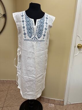 NWT Malvin White Linen Dress blue embroidery  size 10